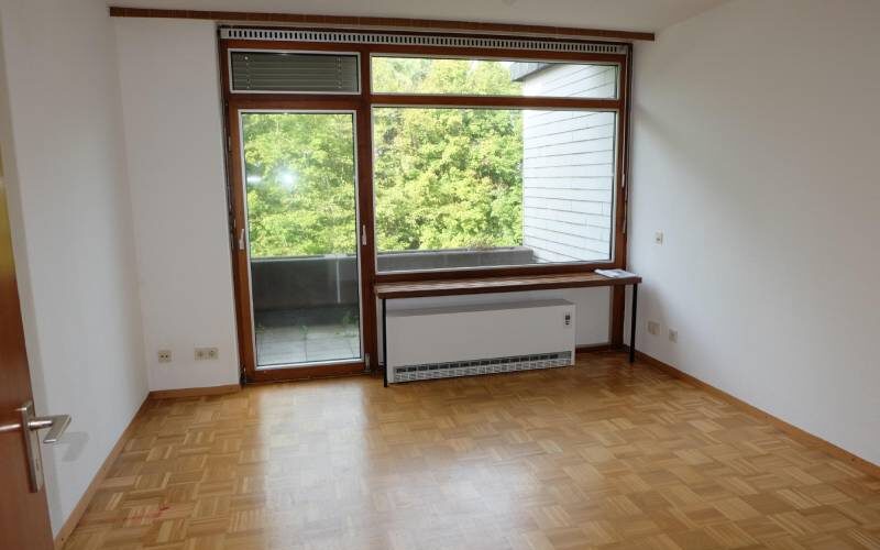 Wohnzimmer mit Zugang Balkon